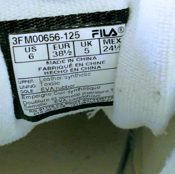 FILA Disruptor Il Logo Tape Shoes - Picture 14 of 15